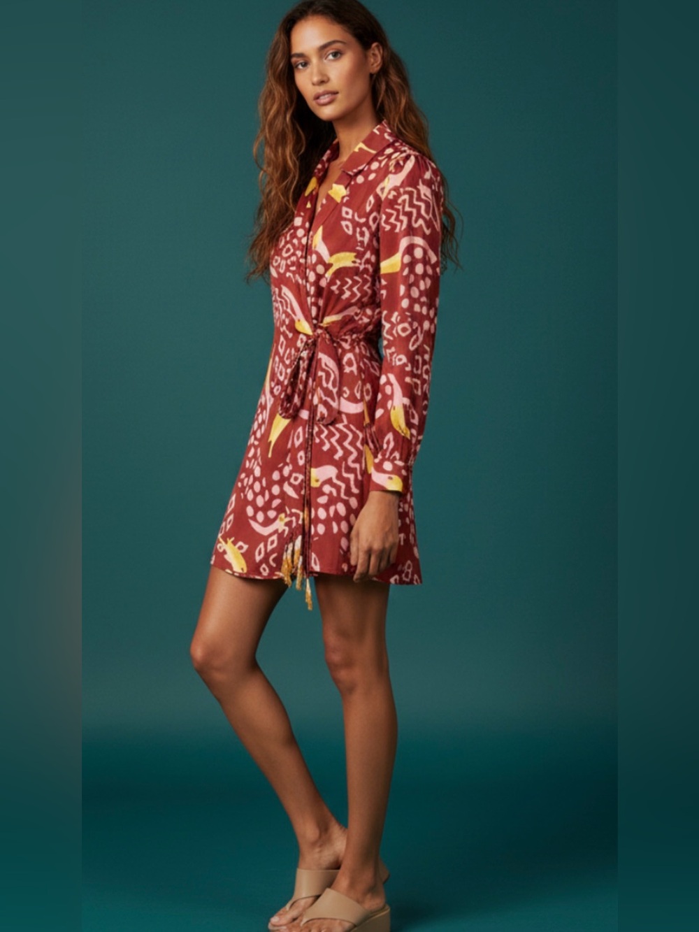 FARM RIO Toucanissimo! Cocktail Mini-Mock-Wrap Dress in Burgundy & Yellow. 💣
